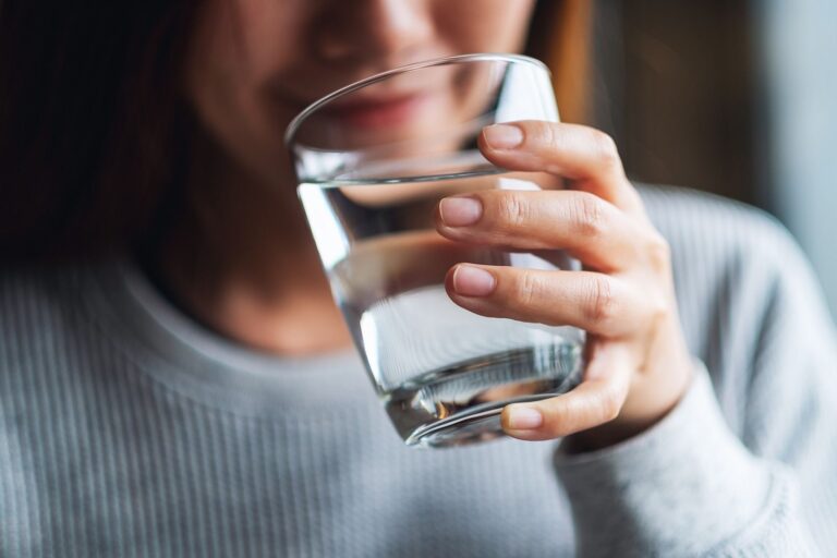 The power of H2O: How staying hydrated benefits your kidneys