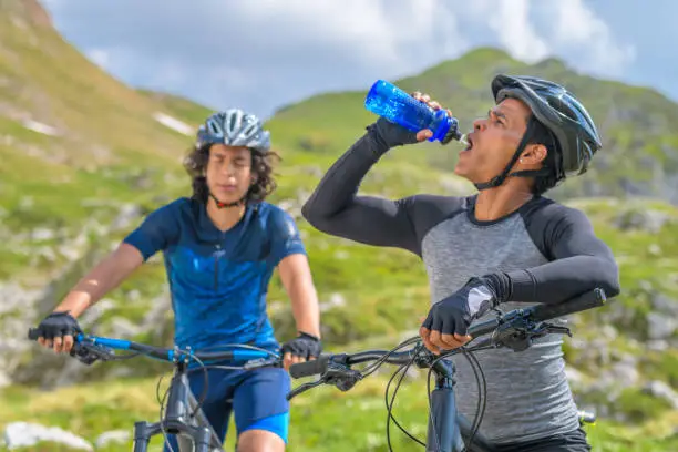 Best Electrolyte Solutions for Travel Hydration