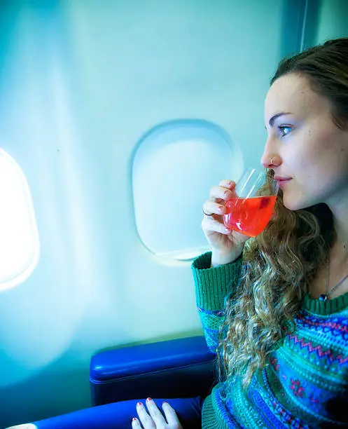 How to Hydrate on Long Flights Without Overloading on Water